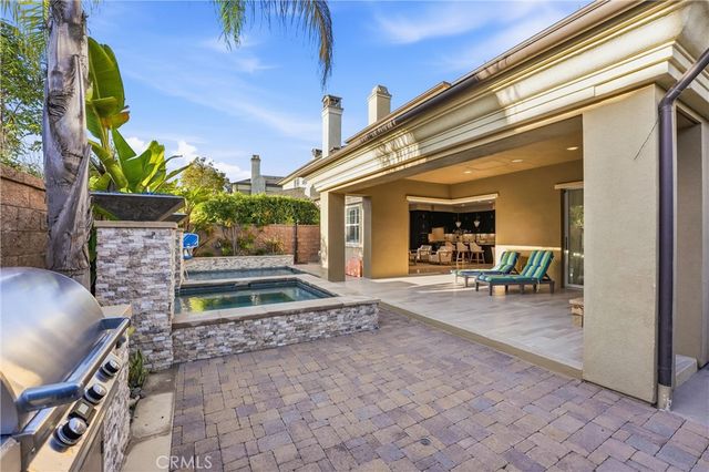 17491 Oakbluffs Lane, Huntington Beach, CA 92649