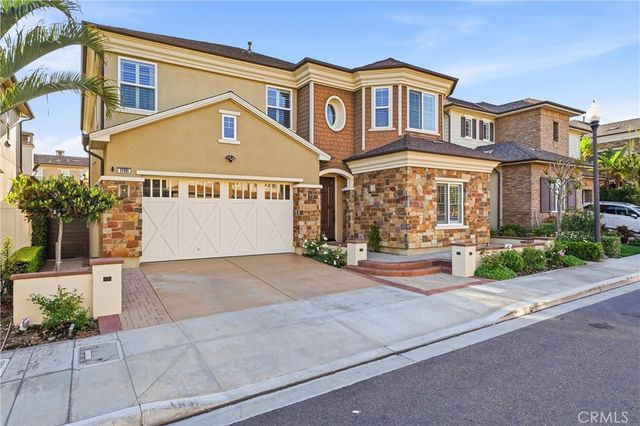 17491 Oakbluffs Lane, Huntington Beach, CA 92649