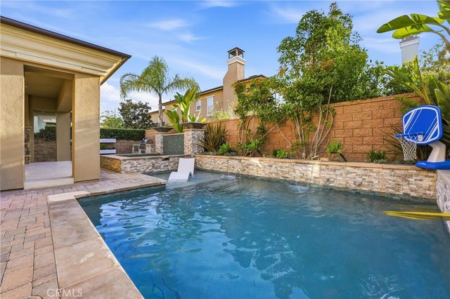 17491 Oakbluffs Lane, Huntington Beach, CA 92649