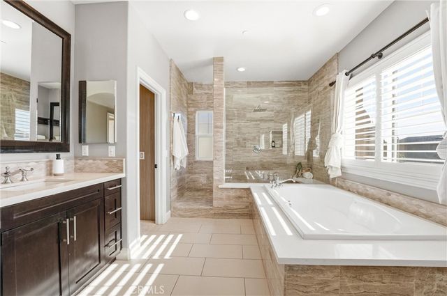 17491 Oakbluffs Lane, Huntington Beach, CA 92649