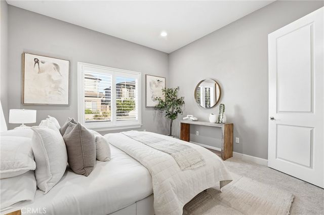 17491 Oakbluffs Lane, Huntington Beach, CA 92649