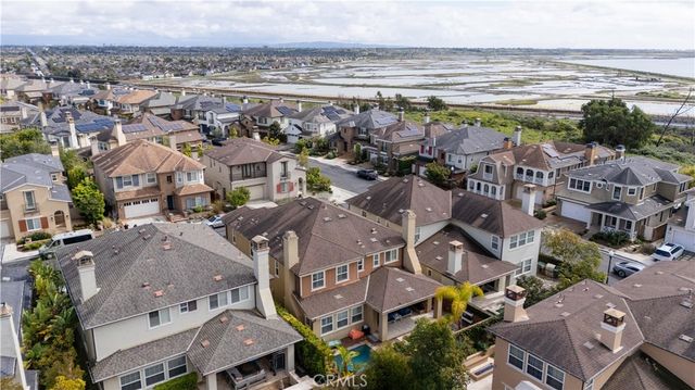 17491 Oakbluffs Lane, Huntington Beach, CA 92649