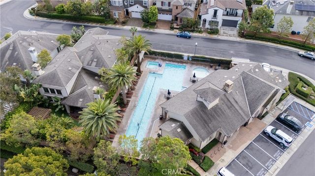 17491 Oakbluffs Lane, Huntington Beach, CA 92649