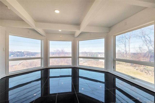 8 September Lane, Glen Cove, NY 11542