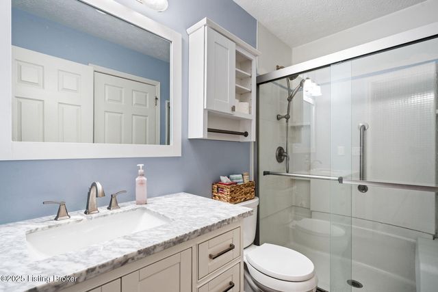 3400 Eastbrook Dr, La Grange, KY 40031