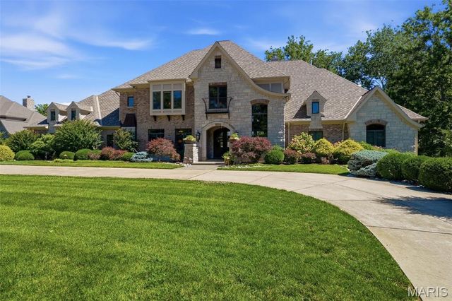 11701 Lakeshore Drive, Creve Coeur, MO 63141
