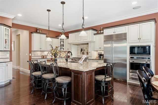 11701 Lakeshore Drive, Creve Coeur, MO 63141