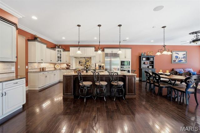 11701 Lakeshore Drive, Creve Coeur, MO 63141