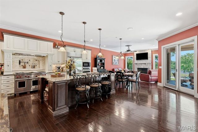 11701 Lakeshore Drive, Creve Coeur, MO 63141