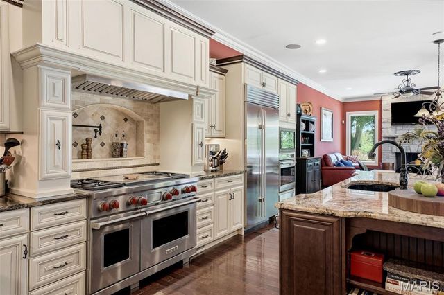 11701 Lakeshore Drive, Creve Coeur, MO 63141