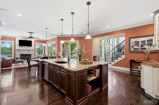 11701 Lakeshore Drive, Creve Coeur, MO 63141