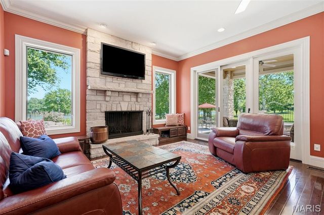 11701 Lakeshore Drive, Creve Coeur, MO 63141