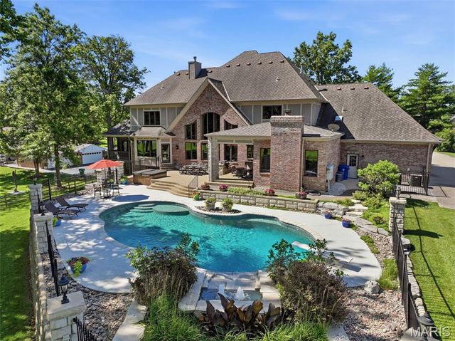 11701 Lakeshore Drive, Creve Coeur, MO 63141