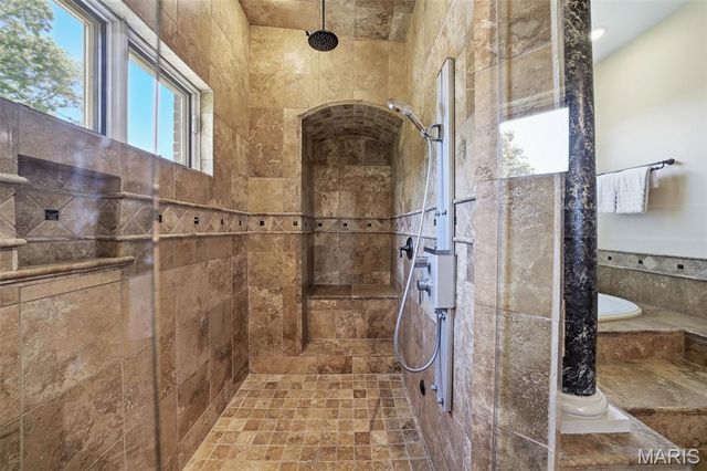 11701 Lakeshore Drive, Creve Coeur, MO 63141