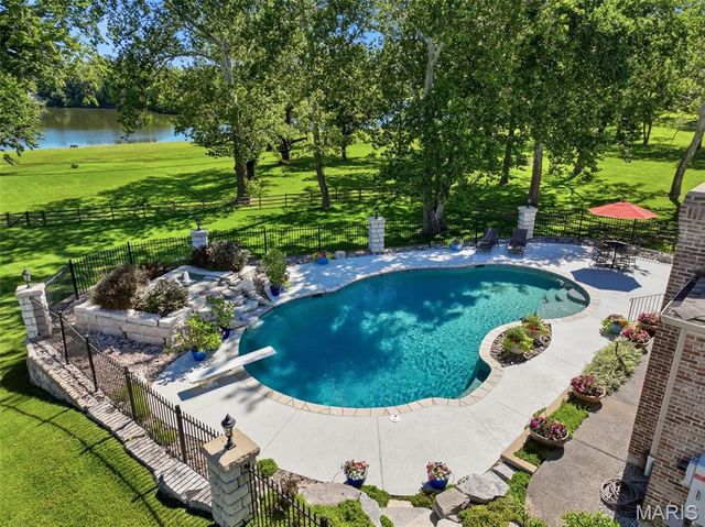 11701 Lakeshore Drive, Creve Coeur, MO 63141