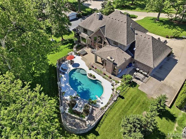 11701 Lakeshore Drive, Creve Coeur, MO 63141