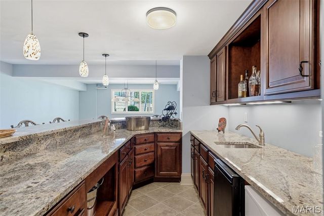 11701 Lakeshore Drive, Creve Coeur, MO 63141