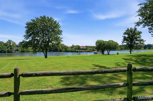 11701 Lakeshore Drive, Creve Coeur, MO 63141