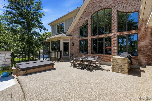 11701 Lakeshore Drive, Creve Coeur, MO 63141