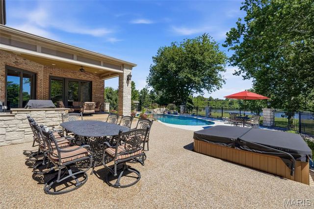 11701 Lakeshore Drive, Creve Coeur, MO 63141