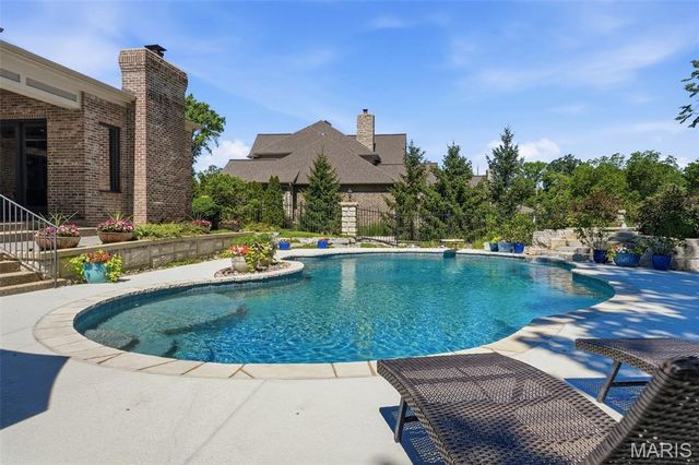 11701 Lakeshore Drive, Creve Coeur, MO 63141