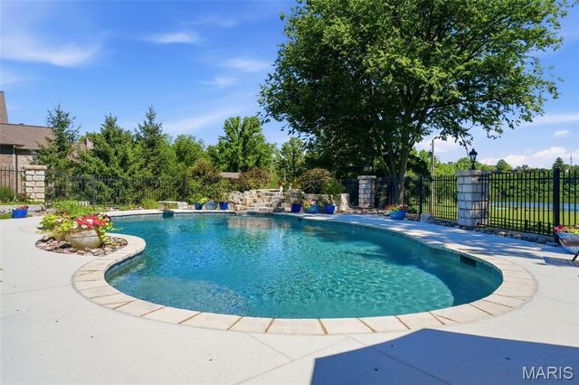 11701 Lakeshore Drive, Creve Coeur, MO 63141