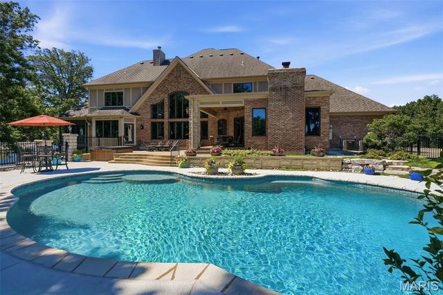 11701 Lakeshore Drive, Creve Coeur, MO 63141