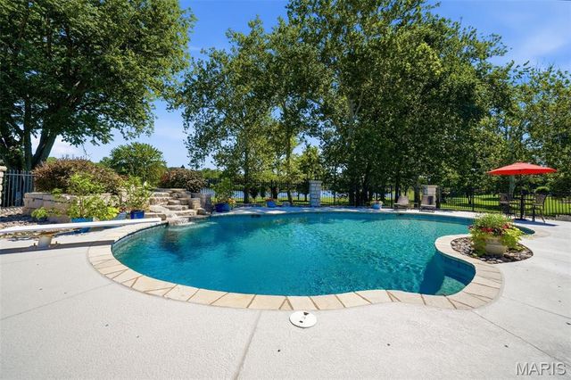 11701 Lakeshore Drive, Creve Coeur, MO 63141