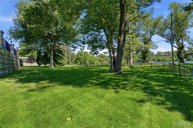 11701 Lakeshore Drive, Creve Coeur, MO 63141