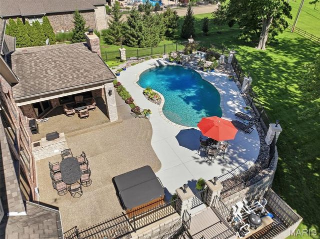 11701 Lakeshore Drive, Creve Coeur, MO 63141