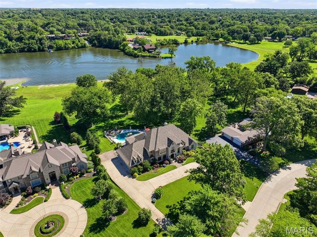 11701 Lakeshore Drive, Creve Coeur, MO 63141