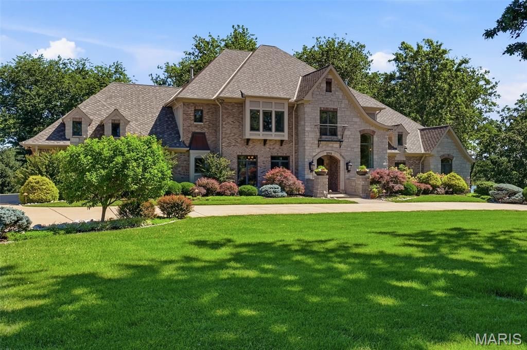 11701 Lakeshore Drive, Creve Coeur, MO 63141