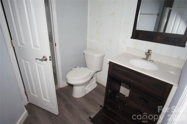 8913 Cinnabay Drive, Charlotte, NC 28216