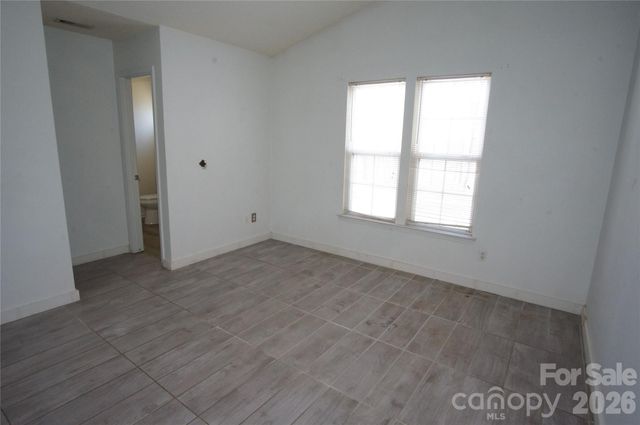 8913 Cinnabay Drive, Charlotte, NC 28216