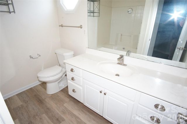 8913 Cinnabay Drive, Charlotte, NC 28216