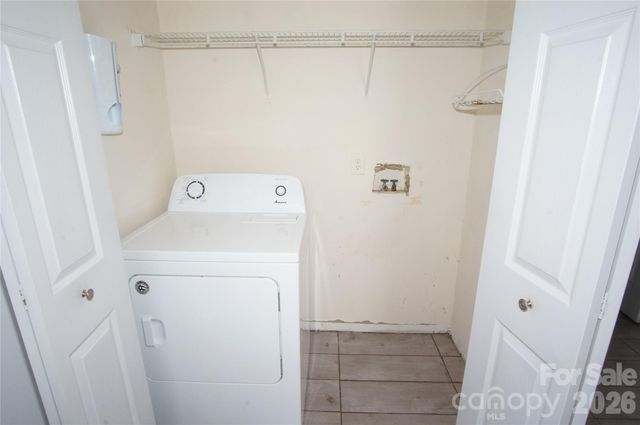 8913 Cinnabay Drive, Charlotte, NC 28216