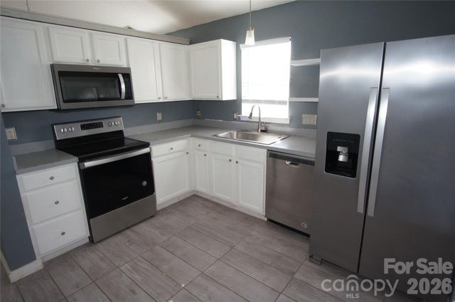 8913 Cinnabay Drive, Charlotte, NC 28216