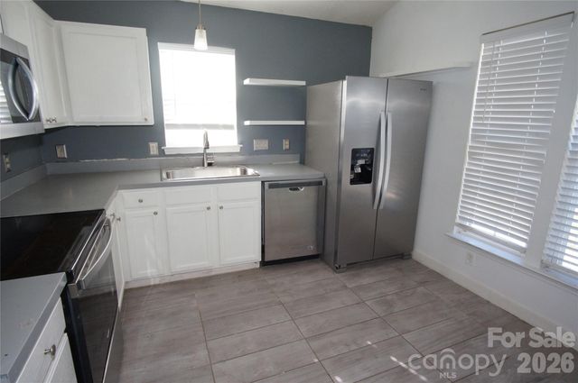 8913 Cinnabay Drive, Charlotte, NC 28216