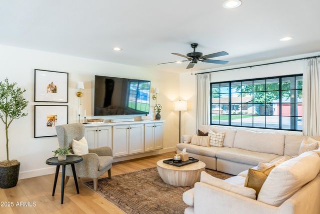 1021 E PALMAIRE Avenue, Phoenix, AZ 85020