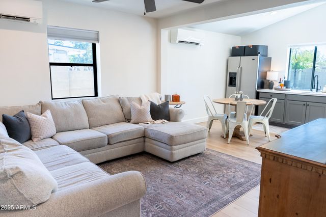 1021 E PALMAIRE Avenue, Phoenix, AZ 85020