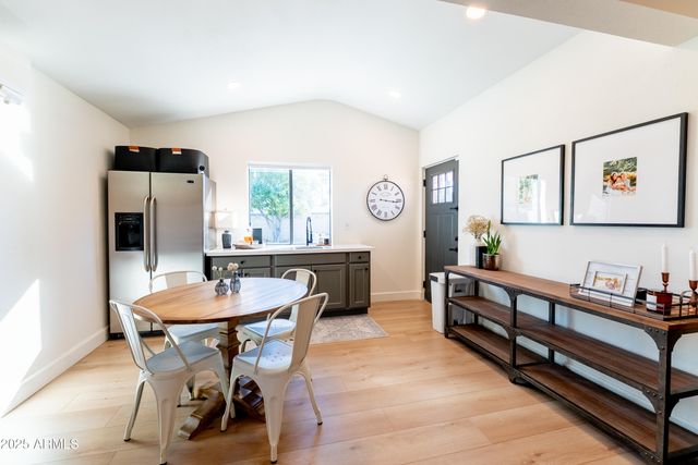 1021 E PALMAIRE Avenue, Phoenix, AZ 85020