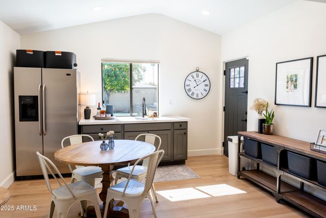 1021 E PALMAIRE Avenue, Phoenix, AZ 85020