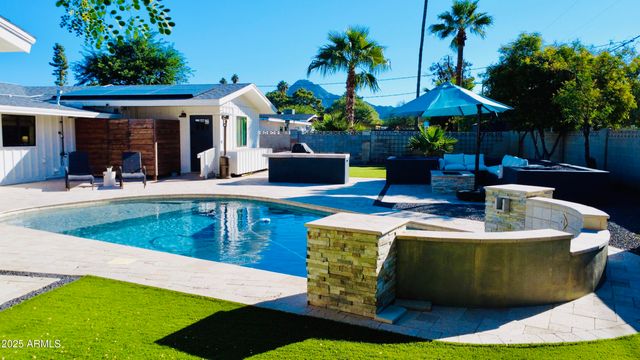 1021 E PALMAIRE Avenue, Phoenix, AZ 85020