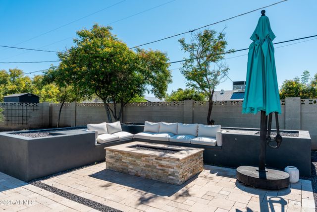 1021 E PALMAIRE Avenue, Phoenix, AZ 85020