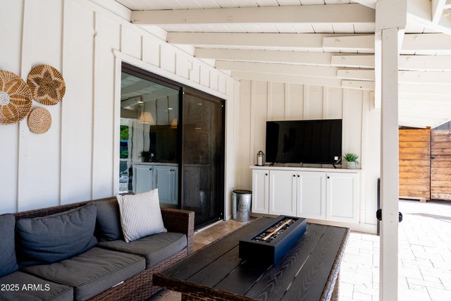 1021 E PALMAIRE Avenue, Phoenix, AZ 85020