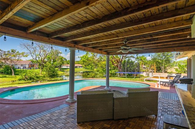 3671 NW 98th Ter, Coral Springs, FL 33065