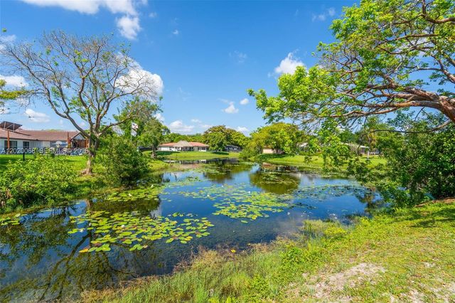 3671 NW 98th Ter, Coral Springs, FL 33065