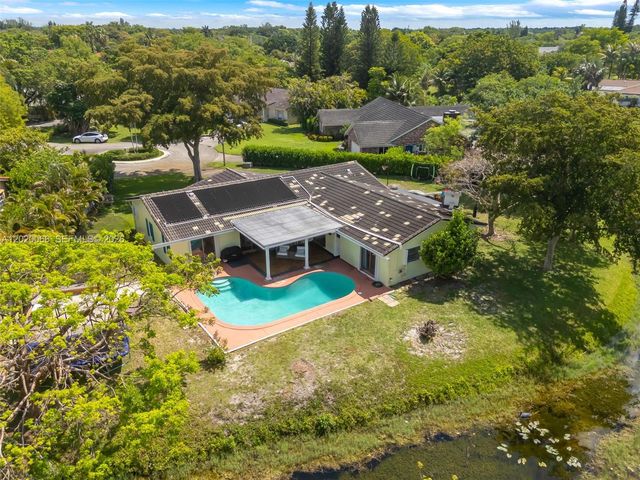 3671 NW 98th Ter, Coral Springs, FL 33065