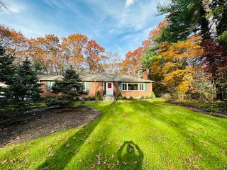 5 Crest Dr W, Dover, MA 02030