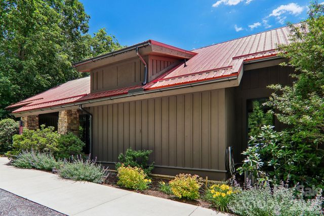 11 Magnolia Branch Drive, Zirconia, NC 28790
